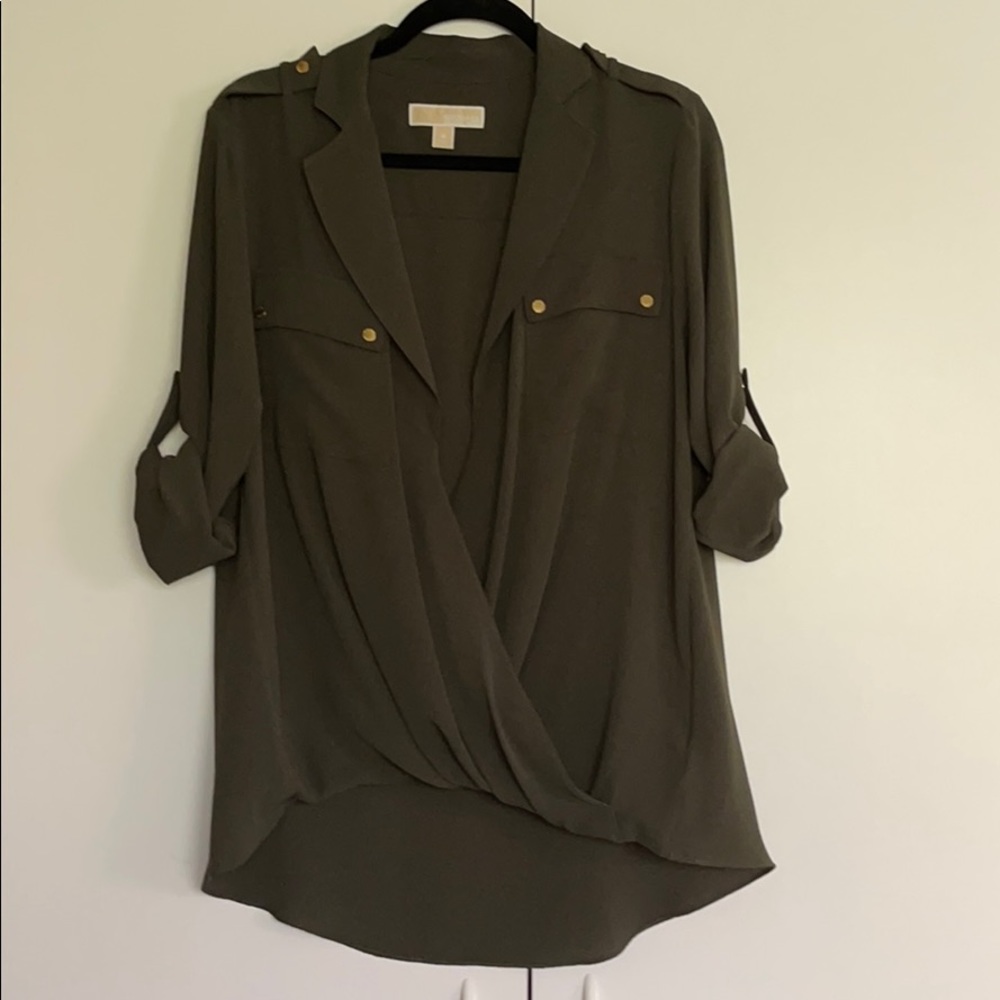 🍁Michael Kors Snap Button 3/4 Sleeve Roll Tab Top
